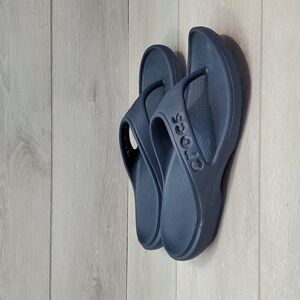 Crocs Women Comfort Outdoor Thong Sandals shoes sz 9